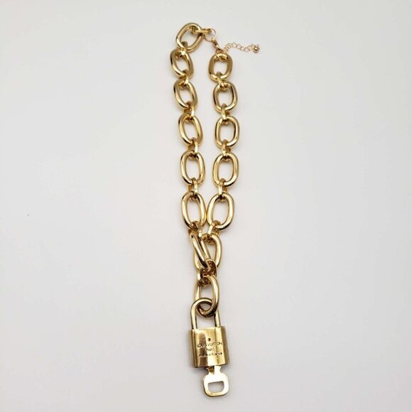 Louis Vuitton Lock & Key Gold with Unbranded Fashion Gold Plated Chain 092325 - Picture 4 of 14